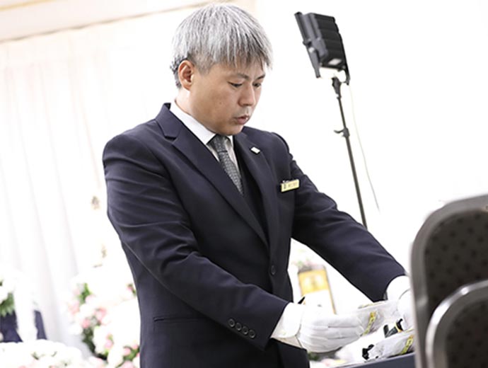 葬祭ディレクター、藤川 篤史の写真